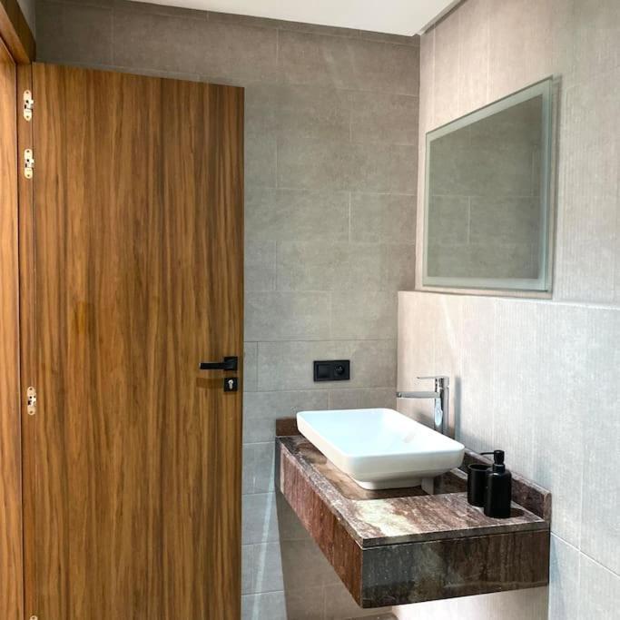 2 Bed With Rooftop Pool & Gym Downtown Marrakech *
